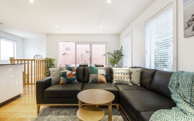Tranquil Townhouse in Port Melbourne