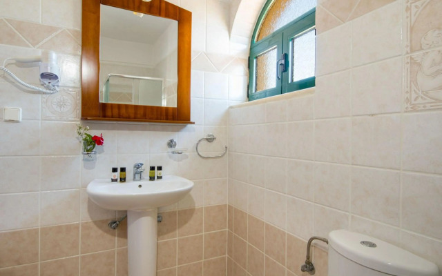 Skandalis Traditional Suites