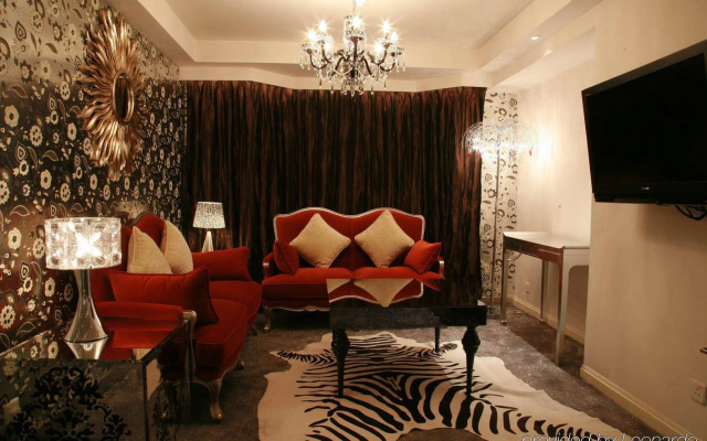 The Luxe Manor