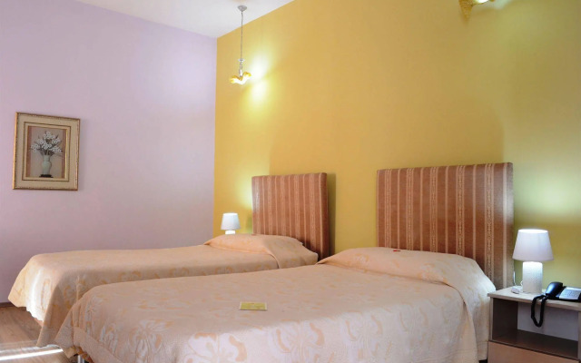 Theranda Hotel