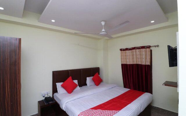 Hotel Paras by OYO Rooms