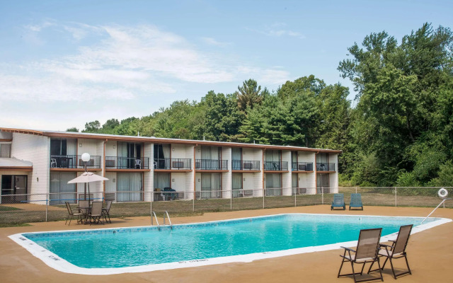 Days Inn by Wyndham Vernon