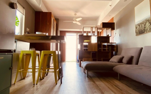 Wind Residence Designer appt overlooking Taal lake