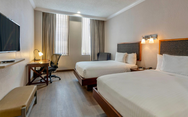Wyndham Garden Hotel Baronne Plaza