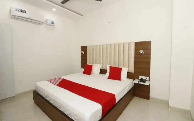 Hotel Aura by OYO Rooms