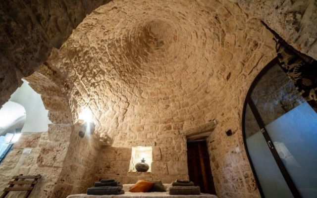 Traditional Trullo la Specchia