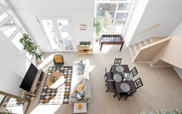 Modern Penthouse on Mass By CozySuites