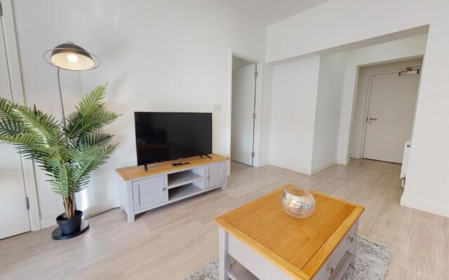 Luxury Stevenage North Central Apartment Business Leisure