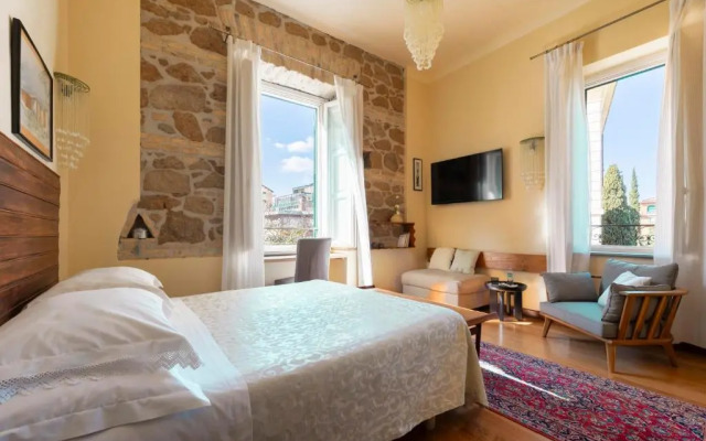 Palm Gallery Hotel