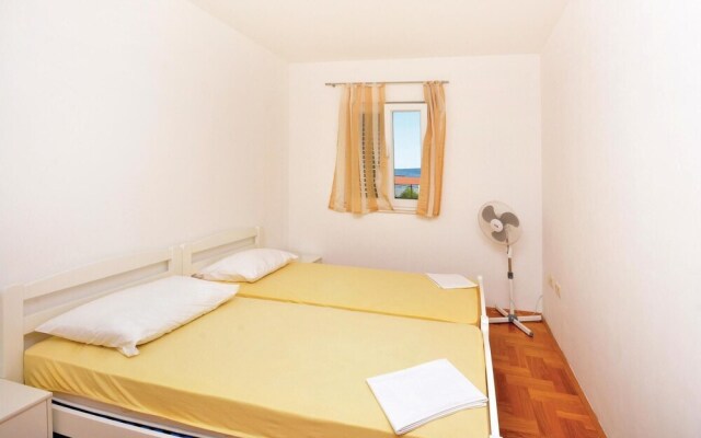 Beautiful Home in Kastel Stafilic With Wifi and 8 Bedrooms