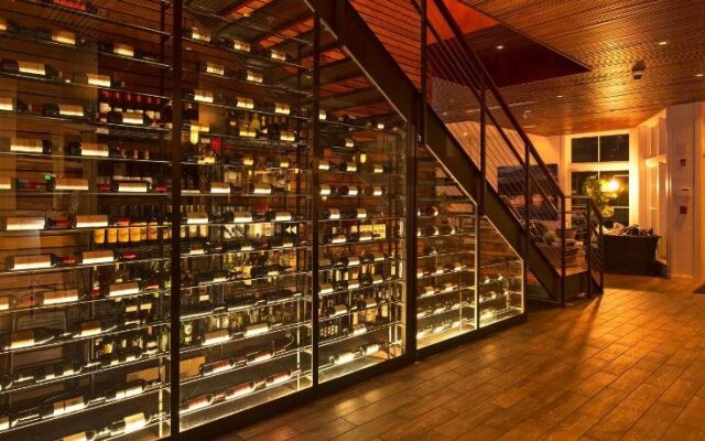 The Boathouse Waterfront Hotel & Marina