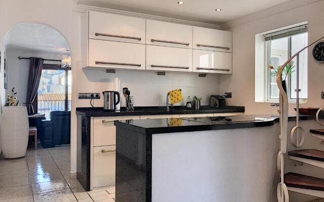 2257-Stunning Penthouse First Line Port Sea View