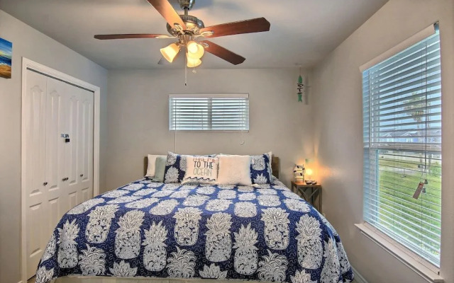 Blue Pineapple House