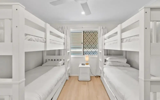 Family Friendly 2 Bed Flat With Balcony