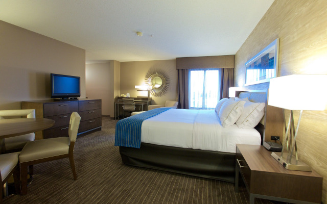 Holiday Inn Express Fargo-West Acres by IHG