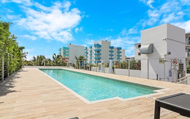 Roami at 250 Collins