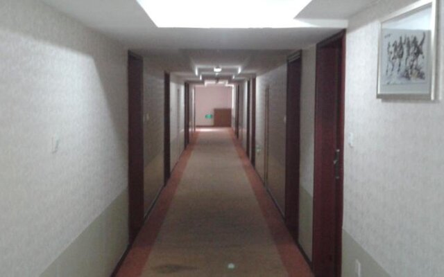 Super 8 Longyan Fa Zhan Plaza