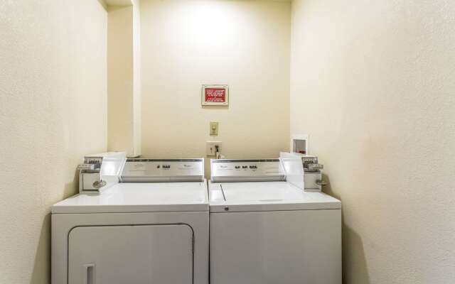 Econo Lodge Inn & Suites Albuquerque East I-40 Eubank Exit