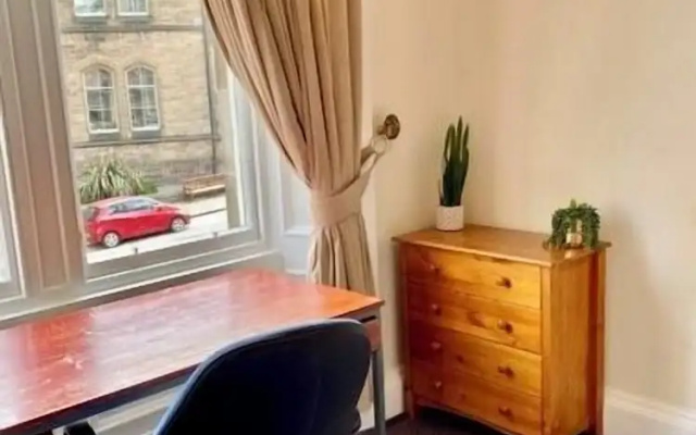 Large 5 Bedroom Flat in Marchmont, Edinburgh