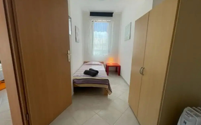 Appealing Apartment With Garden