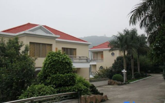 Yaming Lake Holiday Resort