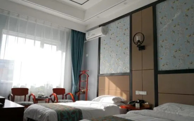 Junyue Baihe Theme Hotel