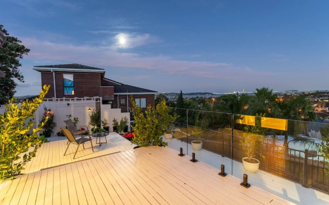 Character 4BR Home - Seaview - Skyline - Hot tub