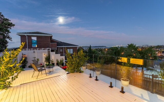 Character 4BR Home - Seaview - Skyline - Hot tub