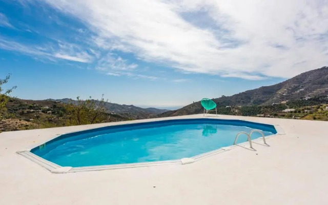 Villa Felicidad Sayalonga by Ruralidays