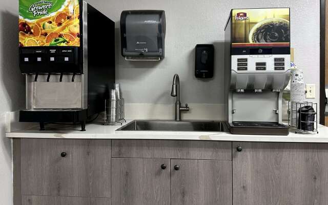 Quality Suites Near West Acres