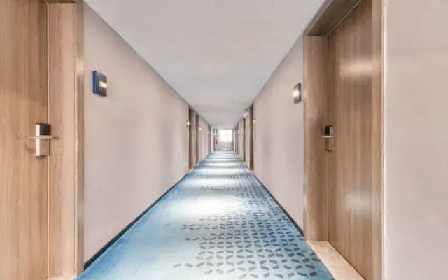 Local Hotels (Guangzhou Jiangnanxi Changgang Road Metro Station)