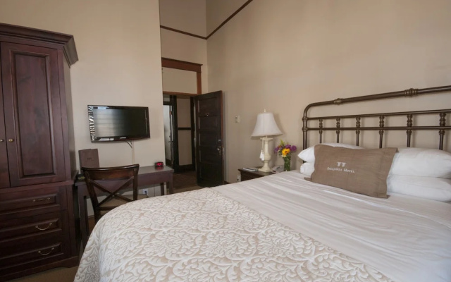 Sacajawea Hotel