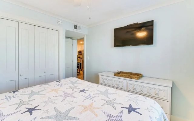 Beachfront Abode w/ Pool Access in Gulf Shores!