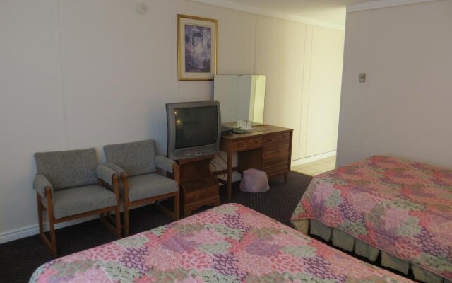 Peterboro Express Inn