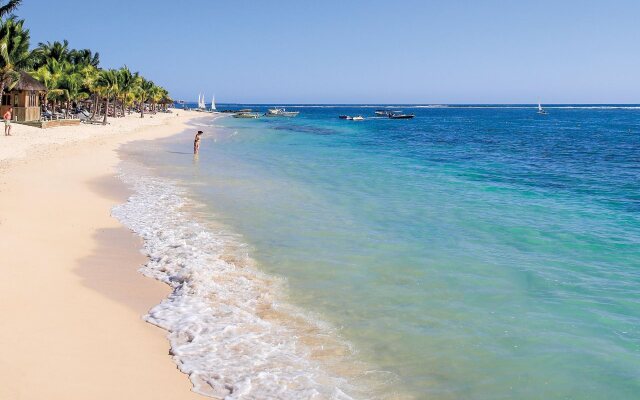 Victoria Beachcomber Resort & Spa