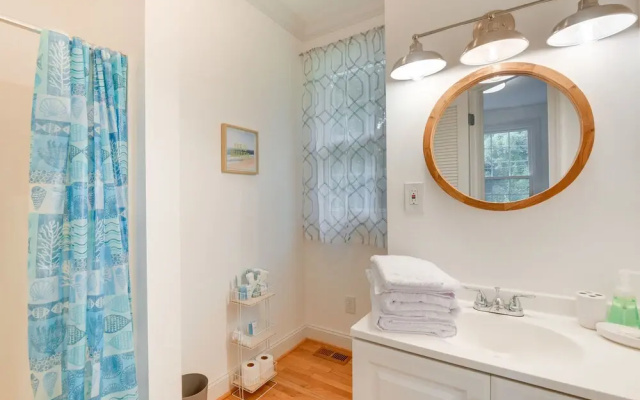Family-friendly Chesapeake Beach House With Deck!