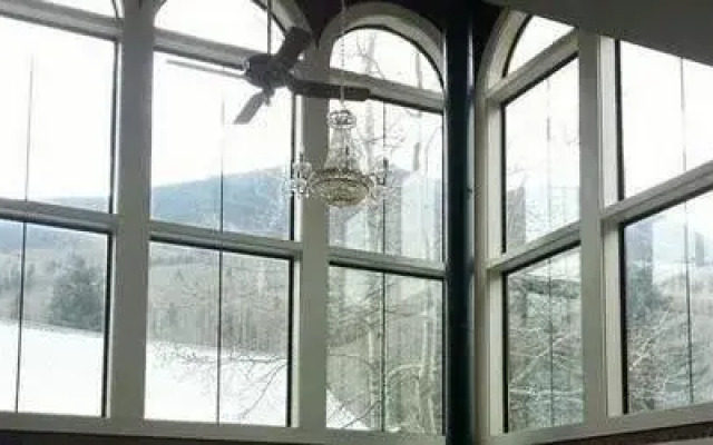 Mine Shaft Inn Hotel & Hostel