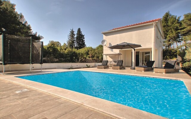 Awesome Home in Poplat With Wifi and 2 Bedrooms