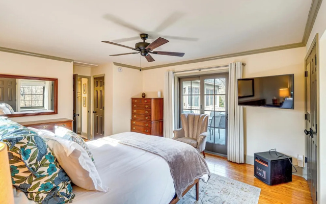 Aldie Home w/ Private Pool: Near Wineries!