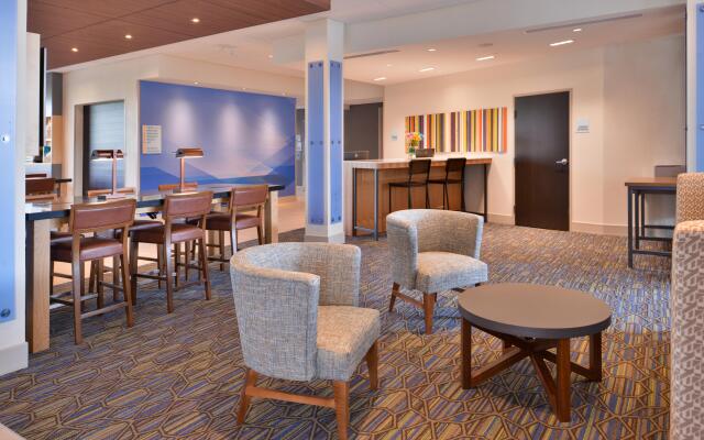 Holiday Inn Express & Suites Olathe West by IHG