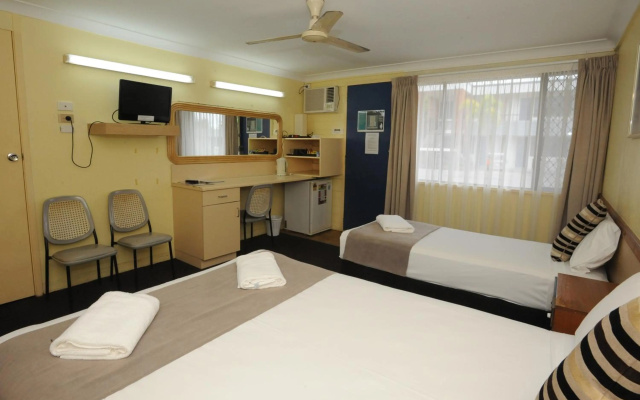 Shoredrive Motel – Guest Rooms – The Strand
