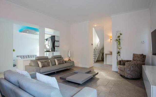 Squarebreak - Villa with Pool