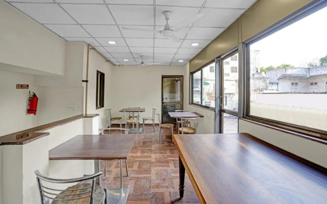 Itsy Hotels Aakash,100 Mts From Sardar Patel Stadium