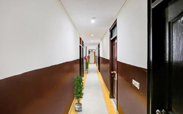 Oyo Flagship 702639 Chaudhary Palace