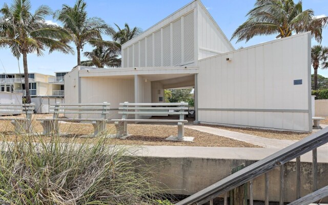 Serenity On Sutton 2 Bedroom Townhouse by RedAwning