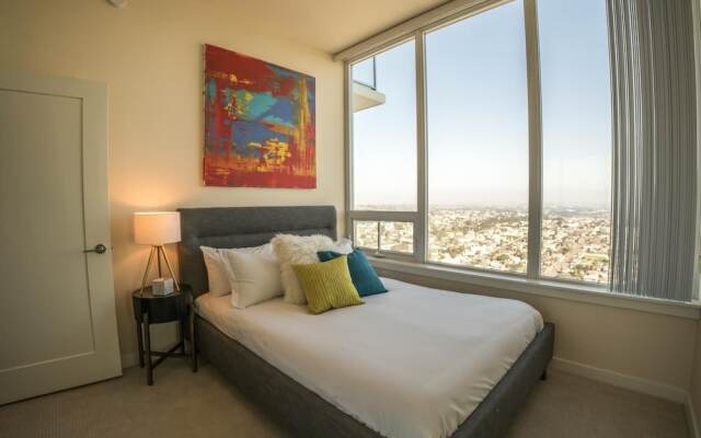 Ocean View III by AvantStay   High-Rise Flat in DT w/ City & Ocean Views!