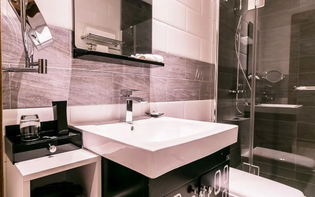 Oak Plaza Suites