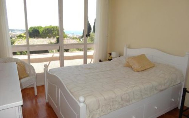 2 Bedroom Modern Apartment in Antibes with Sea View
