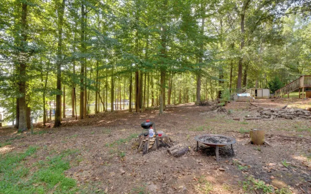 Peaceful Lake Hartwell Gem w/ Boat Dock