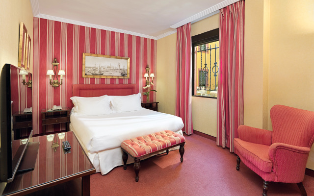 H10 Corregidor Boutique Hotel